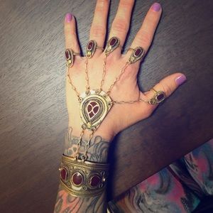 Vintage styled “Hand chain” ring to bracelet